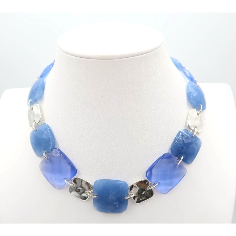 GLORIA VANDERBILT Blue Lucite & Hammered Silver Tone Choker Necklace Coastal